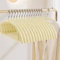 Cintres demi-circulaires blanc crème sans traces antidérapants variante de cintre - Cintres antidérapants et anti-déformation (Blanc crème)