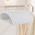 Cintres antidérapants robustes avec protection d'épaule incurvée en plastique blanc - Cintres antidérapants et anti-déformation (Blanc pur)