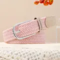 Ceinture extensible tissée rose pour femmes, design en tissu tressé décontracté avec boucle en métal. - Rose