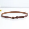Fine ceinture en cuir marron avec boucle carrée en métal, style élégant pour tous les jours. - 1,8 cm de large 105 cm de long / Marron
