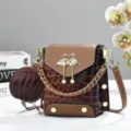 Sac bandoulière marron motif crocodile, petit sac carré mignon avec pendentif cygne. - Khaki Foncé