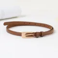 Ceinture fine marron pour femme en cuir PU avec boucle dorée élégante - 1,4 cm de large, 105 cm de long / Chameau