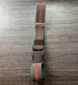 Cinturón elástico ajustable para mujer con hebilla, ideal para vaqueros y estilo. - Rayas Rojas y Verdes