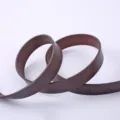 Femme marron ceinture décontractée design minimaliste couleur unie accessoire élégant. - Café