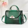 Borsa a mano verde in ecopelle coccodrillo con dettagli dorati, elegante borsa a tracolla. - Coccodrillo / Verde Scuro