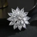 Elegante Broche de Flor de Circonita Brillante Pin de Cristal para Abrigo Mujer Joya - Plateado