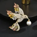Impresionante Broche Ave Circonita Perla Variante Dorada Elegante Joya Paloma Paz - Dorado