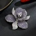 Impresionante broche de orquídea de circón colorido, elegante accesorio floral para trajes y vestidos. - Lavanda