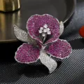 Elegante broche de orquídea con circonitas cúbicas rosas y blancas para vestidos formales. - Rosa rojo