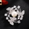 Elegante runde Schmetterling Perle Brosche aus Kupfer mit Zirkonia fur Damen Mode - Silber