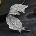 Broche de hoja de plata con circonitas cubicas brillantes elegante accesorio de moda - Plateado