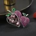 Broche de doble fresa, bonito pasador de cristal rosa, elegante corsé de circonita. - Plateado