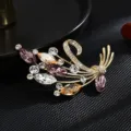 Elegante broche de ramo de circón de color, joyería de moda de cristal brillante para mujer. - Estilo de Ramo (LXT0257H) / Dorado