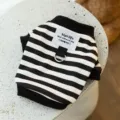Sudadera a rayas en blanco y negro para mascotas con anillo en D, cómodo suéter para perros y gatos. - S / Tops / Rayas Negras (Fijación de Correa)