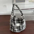 Large capacity retro plaid plush shoulder tote bag for women in autumn and winter seasons - Black & White Check