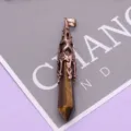 Natürlicher Tigerauge Stein hexagonaler Säulen Anhänger mit antikem Bronze Kappe DIY - Tigerauge