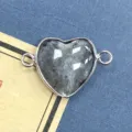Conector de corazón de piedra natural borde plateado accesorio de joyería DIY pulsera - 15x23mm / Larvikita