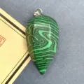 Grüner gebänderter Edelstein Anhänger Chili Tropfen Kristall Facettierter DIY Schmuck - 17x34mm / Malachit