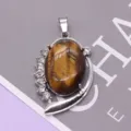 Ovaler Tigerauge Edelstein Anhänger mit Strassbesatz für DIY Halskette Schmuckzubehör. - 26x40mm, 10g / Tigerauge