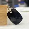 Dunkler facettierter Naturstein rechteckiger Anhänger für DIY Halskette und Schmuck. - Tiefroter Stein (14)