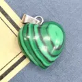 Ciondolo a cuore in pietra preziosa malachite verde accessorio di gioielleria fai da te. - Malachite / 15x17mm