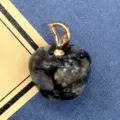 Naturstein Apfel Anhänger mit goldenem D Bügel Kristall Achat Schmuck DIY Zubehör Teil. - Blauer Blitzstein (D Verschluss) / 1 Stück/Packung (14x18mm)