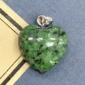 Ciondolo Cuore in Pietra Naturale Cristallo Verde Gemma DIY Collana Accessorio - Rubino Zoisite / 15x17mm
