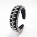 Vista detallada de diadema de terciopelo negro con diamantes de imitación, accesorio barroco. - Plateado
