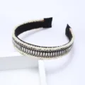 Cerchietto elegante con strass e perle da donna, accessorio per capelli alla moda chic. - Argento