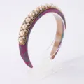 Serre-tête rembourré perlé violet élégant avec chaîne dorée, accessoire de mode chic. - Violet
