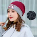 Caldo berretto invernale foderato in pile da donna, elegante cappello lavorato a maglia. - Taglia unica / Modello Caldo Foderato in Pile / Borgogna con Bordo Grigio