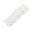 Dettaglio fascia per capelli in pizzo bianco, accessorio floreale raffinato per trucco quotidiano. - Bianco latte