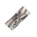Vista dettagliata della fascia larga stampata mimetica, tessuto elastico con nodo, ideale per sport. - Camouflage #4