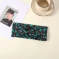 Vista dettagliata della fascia torciata quadrifoglio di San Patrizio con stampa verde. - Stile Cappello Festivo Nero (FA-06)