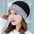 Damen Winter warme Strick Beanie Mütze lässige slouchy Cap stilvolle winddichte Mütze - Einheitsgröße / Reguläre Passform / Schwarz mit Grau Rand