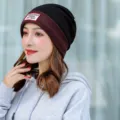 Berretto invernale donna caldo felpato, cappellino slouchy bicolore con toppa elegante. - Taglia unica / Modello Caldo Foderato in Pile / Nero con Bordo Caffè