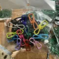Portable travel clothesline kit with colorful clips and elastic bungee cord for outdoor and indoor. - 1.8m 12-Clip Multicolor without Hood