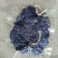 Asciugamano da bagno esfoliante blu scuro con corda bianca, spugna corpo per doccia e schiena. - 30x75 / Modello in rete blu (sotto vuoto in busta)