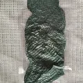 Spugna esfoliante per il corpo in rete elastica con manici per una pulizia profonda. - 30x75 / Modello in rete verde scuro (sotto vuoto in busta)