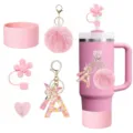 Rosa Becher Zubehör Set mit Buchstaben Anhänger, Bommel und Strohhalm Deko für Becher. - Buchstabe A