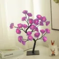 Vue détaillée de la lampe arbre roses LED violette, veilleuse branche fleur déco maison. - Rose Violette