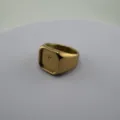 Vista detallada del anillo sello en blanco DIY, anillo de hombre geométrico simple oro. - Talla 7 / Base dorada