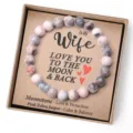 Bracelet de perles en jaspe zébré rose naturel et pierre de lune cadeau femme détail - Jaspe zèbre rose + carte Wife + pierre de lune 5A