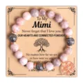 Dettaglio del braccialetto di perline rosa con ciondolo albero della vita e biglietto. - Albero della Vita (Carta MIMI) / Pietra Zebra Rosa