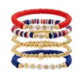 Set di bracciali in perle di argilla heishi stile USA con perline di lettere personalizzate. - Set da 5 pezzi RUBY / Rosso Bianco Blu