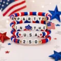 Bracciale di perline tema festa dell'indipendenza USA con ciondolo bandiera perline argilla - 250 - set da 4 pezzi / Rosso Bianco Blu