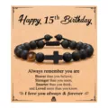 Pulsera de cuentas negras mate con colgante de cruz y tarjeta de cumpleaños detalle. - Estilo 2