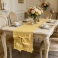 Gelber Tischläufer mit Herz-Muster und eleganter gestreifter Schleife für schöne Dekoration. - Schleife-Stil / 33X180cm / Gelb