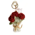 Handgefertigte gehäkelte rote Rosenstrauch Schlüsselanhänger, süßer Taschenanhänger. - Drei-köpfige Rosen-Anhänger