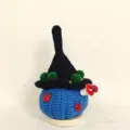 Handgemachte gehäkelte Halloween blaue Kürbis Puppe mit Hexenhut und Marienkäfer Variante. - Blau
